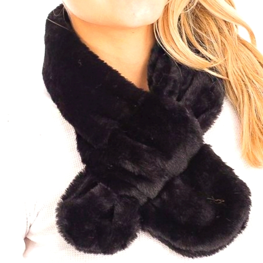 Fabulous Oblong Faux Fur Black Collar Scarf OS